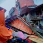 Rumah warga di Kayu Aro, Kerinci, rusak akibat terjangan angin puting beliung yang melanda Pasar Kersik Tuo, Sabtu (2/8/2025).