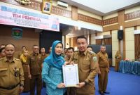 Wako Alfin melantik Tim Pembina Posyandu Kota Sungai Penuh periode 2025-2029, Senin (4/8).