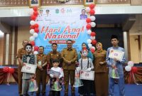 Walikota Sungai Penuh Alfin bersama Bunda PAUD Sri Kartini Alfin membuka peringatan Hari Anak Nasional ke-41 di Kota Sungai Penuh, Selasa (5/8).