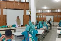Mairisna, S.Pd., MM membuka pelaksanaan ANBK 2025 di SMA Negeri 1 Solok Selatan, Rabu (6/8/2025).