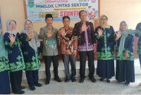 Wawako Azhar Hamzah dan Ketua GOW Marwati menghadiri Minilok Lintas Sektor percepatan penurunan stunting se-Kota Sungai Penuh, Kamis (7/8/2025).