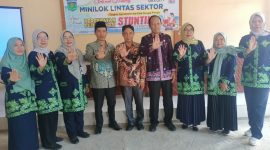 Wawako Azhar Hamzah dan Ketua GOW Marwati menghadiri Minilok Lintas Sektor percepatan penurunan stunting se-Kota Sungai Penuh, Kamis (7/8/2025).