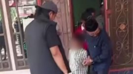 Polisi dan perangkat desa menjemput pelajar SD terduga pelaku perkelahian di Muratara.
