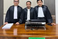 Tiga kuasa hukum Don Fitri Jaya hadir di ruang sidang.
