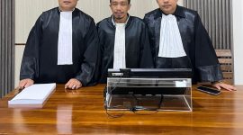 Tiga kuasa hukum Don Fitri Jaya hadir di ruang sidang.
