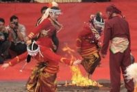 Penari Tari Niti Mahligai  di Kerinci, Jambi.