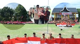 Walikota Sungai Penuh bersama Forkopimda menyerahkan bendera merah putih kepada tokoh masyarakat pada peringatan Hari Pramuka ke-64.

