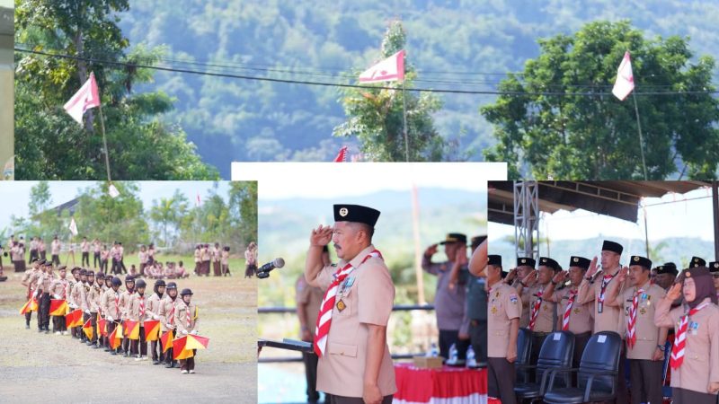 Bupati Kerinci Monadi saat memimpin Apel Besar HUT ke-64 Gerakan Pramuka di halaman Kantor Bupati Kerinci.  