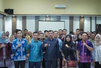 Bupati Kerinci Monadi meninjau pelaksanaan Bimtek penggunaan aplikasi SRIKANDI dan GEMA DESA di Aula Bappeda Litbang, Kamis (14/8/2025).


