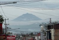 Suasana cerah berawan di Kerinci pada Kamis pagi, 15 Agustus 2025. ( Foto inbrita)
