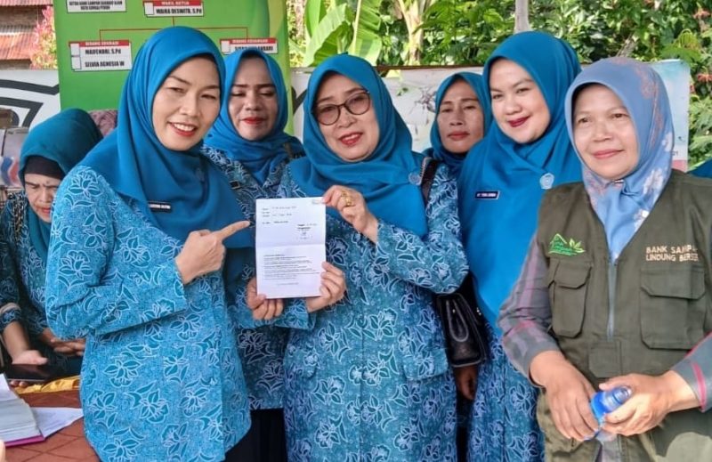 Ketua PKK Sungai Penuh dukung program Bank Sampah.