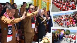 Walikota Alfin bersama Ketua TP PKK membuka Carnaval TK RA se-Kota Sungai Penuh, Selasa (19/8).
