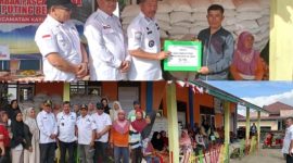 Bupati Kerinci, Monadi, menyerahkan langsung bantuan beras CPPD kepada warga terdampak angin puting beliung di Desa Batang Sangir, Kecamatan Kayu Aro, Rabu (20/8/2025).”