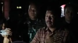 Bupati Monadi mediasi warga buka blokir jalan nasional.
