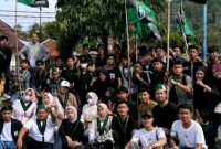 Ratusan mahasiswa HMI Kerinci-Sungai Penuh menggelar aksi damai di halaman Mapolres Kerinci.
