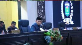 Wakil Ketua DPRD Hardizal memimpin Rapat Paripurna pembahasan Perubahan APBD 2025 di Kota Sungai Penuh.