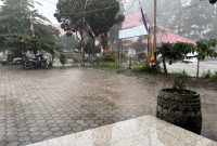 Hujan ringan mengguyur sebagian wilayah Kerinci pada siang hari.
