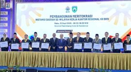 Walikota Sungai Penuh, Alfin, SH menandatangani komitmen meritokrasi bersama BKN RI di Palembang, Rabu (10/9).