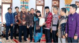 Wakil Walikota Sungai Penuh, Azhar Hamzah, bersama Staf Ahli Kementerian ATR/BPN Rezka Oktoberia saat sosialisasi pendaftaran tanah ulayat.