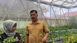 Bupati Monadi mendukung petani Kerinci hasilkan kentang unggul berkualitas tinggi.
