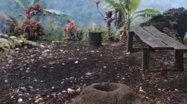 Lesoun Bateu, lesung batu peninggalan nenek moyang Suku Kerinci di Bukit Takalak Angin Desa Talang Lindung ( Foto Novtrianto Dahmunir)