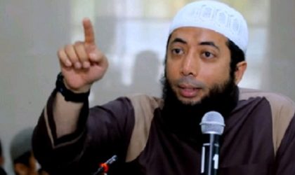 Ustaz Khalid Basalamah memberikan penjelasan terkait pengembalian uang kuota haji ke KPK.