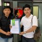 Gandhi Wira Azani resmi melaporkan akun TikTok palsu ke Polres Kerinci.
