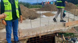 Pembangunan jalan bandara Kerinci timbun irigasi utama petani.