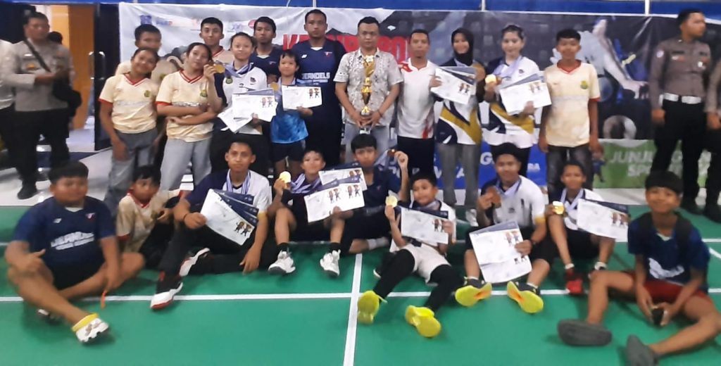 Atlet PBSI Kota Sungai Penuh meraih 8 emas dan masuk 3 besar Kejurprov PBSI Jambi 2025.
