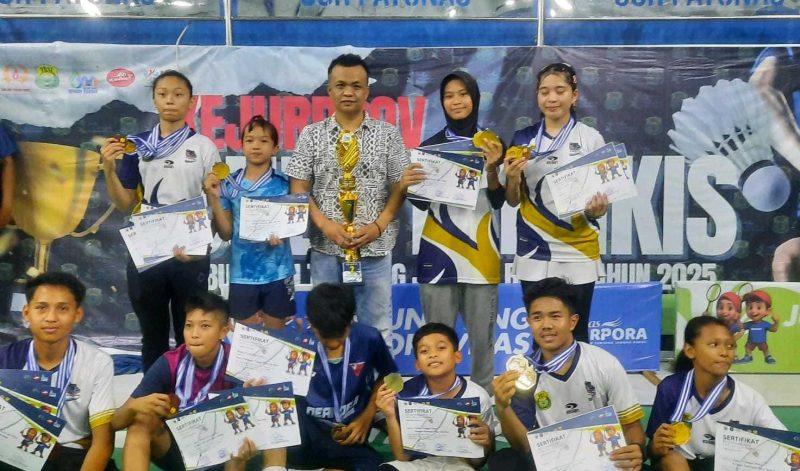 PBSI Kota Sungai Penuh raih 8 emas di Kejurprov Jambi 2025.