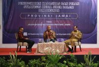Seminar SMSI progres pembangunan Jalan Khusus Batu Bara kepada peserta seminar SMSI Jambi.