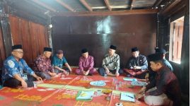 Datuk Azrai Al-Basyari memimpin proses penilaian kampung adat Desa Balai.