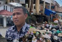Kabid DLH Kota Sungai Penuh saat meninjau lokasi penertiban TPS liar yang sebelumnya kerap menimbulkan keluhan masyarakat.