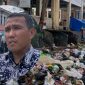 Kabid DLH Kota Sungai Penuh saat meninjau lokasi penertiban TPS liar yang sebelumnya kerap menimbulkan keluhan masyarakat.