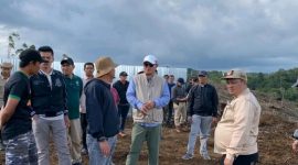 Wako Alfin meninjau progres pembangunan TPST RKE di Sungai Penuh, Jumat (26/9).