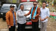 Penyerahan ambulans baru untuk Desa Renah Kayu Embun oleh Wali Kota Sungai Penuh.