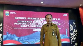 Wakil Wali Kota Sungai Penuh, Azhar Hamzah, menghadiri dialog dengan Komisi II DPR RI di Rumah Dinas Gubernur Jambi.