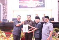Wako Alfin memaparkan Rancangan KUA-PPAS 2026 di DPRD Sungai Penuh, Selasa (30/9).”
