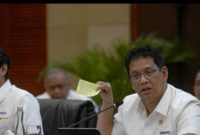 Menteri Keuangan (Menkeu) Purbaya Yudhi Sadewa berencana mengambil alih uang pemerintah daerah (pemda) yang masih menganggur di rekening.