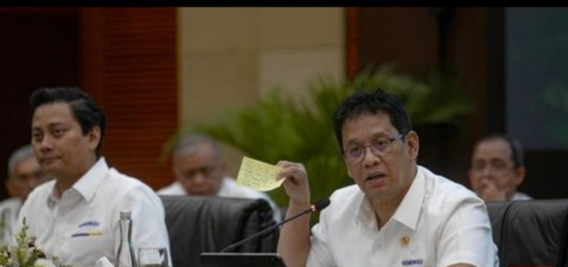 Menteri Keuangan (Menkeu) Purbaya Yudhi Sadewa berencana mengambil alih uang pemerintah daerah (pemda) yang masih menganggur di rekening.