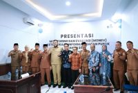Wakil Bupati Solok Selatan, H. Yulian Efi, bersama jajaran Pemkab usai presentasi Monev Keterbukaan Informasi Publik 2025 di KI Sumbar. (Foto Humas Pemkab Solok Selatan)
