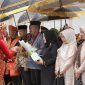 Bupati Kerinci Monadi bersama Ketua TP PKK Novra Wenti menghadiri Kenduri Sko di Desa Sungai Jernih, Kecamatan Gunung Tujuh, Minggu (26/10/2025).
