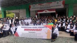 Guru madrasah swasta Kerinci aksi damai tuntut kesetaraan status.