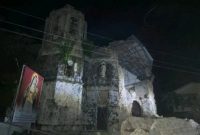 Gereja Santa Rosa de Lima di Daanbantayan runtuh sebagian akibat gempa 6,9 SR. ( Foto detik.com)