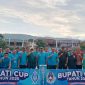 Bupati Kerinci Monadi membuka Turnamen Sepak Bola Bupati Cup 2025 dengan tendangan perdana di Lapangan Sigegar Bumi.