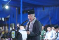 Bupati Kerinci Monadi menyampaikan sambutan pada pembukaan MTQ ke-53 Kabupaten Kerinci di Lapangan Punai Sakti, Danau Kerinci Barat, Sabtu malam (4/10/2025).
