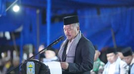 Bupati Kerinci Monadi menyampaikan sambutan pada pembukaan MTQ ke-53 Kabupaten Kerinci di Lapangan Punai Sakti, Danau Kerinci Barat, Sabtu malam (4/10/2025).
