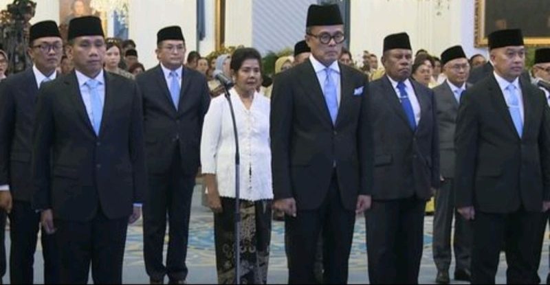 Presiden Prabowo melantik Benjamin Paulus dan Akhmad Wiyagus di Istana, Rabu (8/10/2025). (Tangkapan layar YouTube Sekretariat Presiden)  