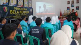 Kapten Inf Nasrul beri penyuluhan bela negara kepada mahasiswa STIA Nusa dan Akper di TMMD ke-126.


