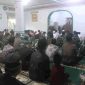 Serka Petrianto menyampaikan ceramah agama kepada masyarakat dan Satgas TMMD ke-126 di Masjid Baitul Ikhlas, Desa Sungai Jernih.
